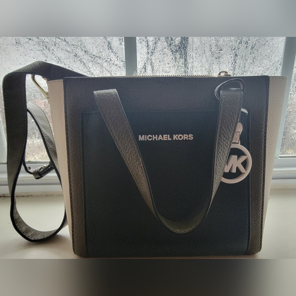 Michael Kors Purse - Picture 5 of 5